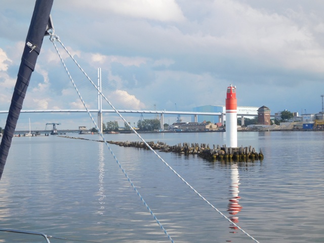 Hafeneinfahrt Rügenbrücke